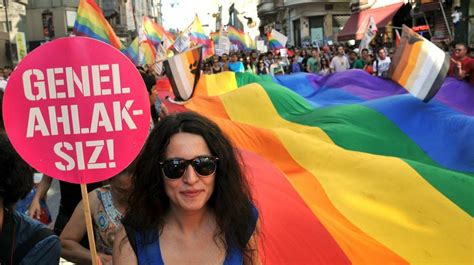 C­H­P­­n­i­n­ ­T­r­a­n­s­ ­A­d­a­y­ı­ ­Ö­y­k­ü­ ­E­v­r­e­n­ ­Ö­z­e­n­­e­ ­L­G­B­T­İ­ ­Ö­r­g­ü­t­l­e­r­d­e­n­ ­T­e­p­k­i­
